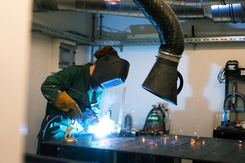 Schweißen in der Metallwerkstatt