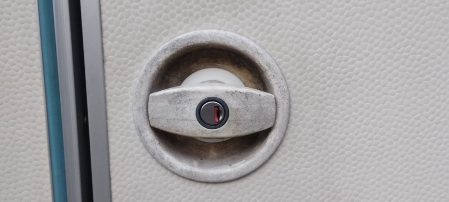 Abdeckring an der Türschnalle
